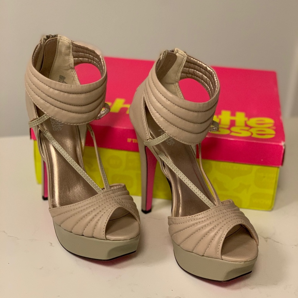 Woman’s Tuape Heels 🚫Sold🚫